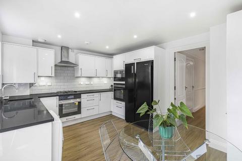 4 bedroom flat to rent, Clarence Mews, London SE16