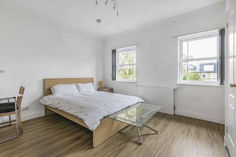 4 bedroom flat to rent, Clarence Mews, London SE16