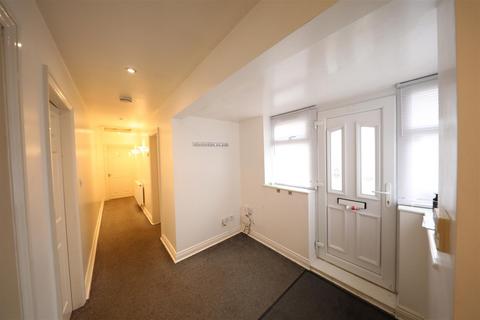undefined, Kenmore Drive, Hull