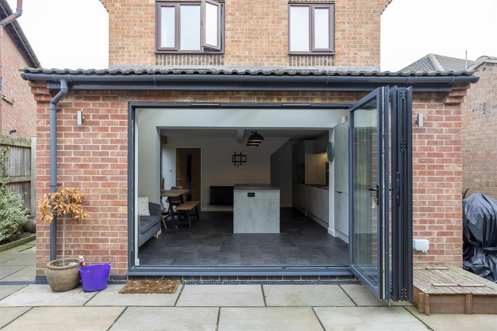 8 Appleton Court 18.jpg