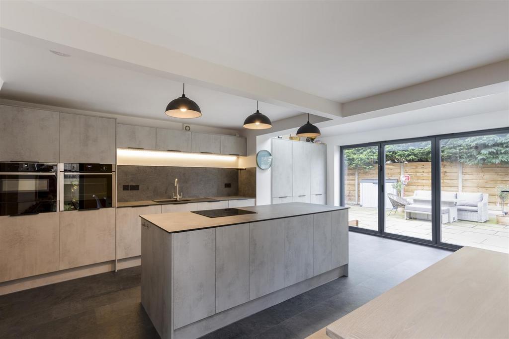 8 Appleton Court 1.jpg