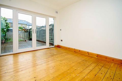 2 bedroom house to rent, Pyne Road, Surbiton KT6