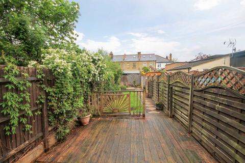 2 bedroom house to rent, Pyne Road, Surbiton KT6