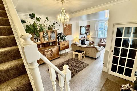 3 bedroom detached house to rent, Burcharbro Road, London SE2
