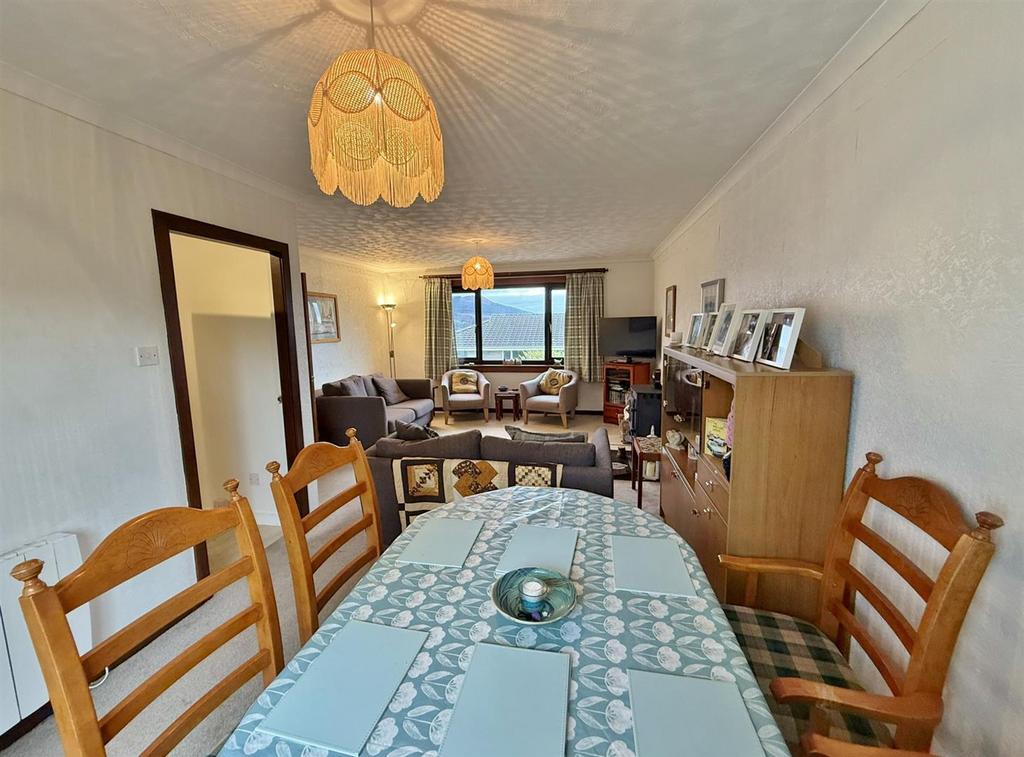 Dining to lounge