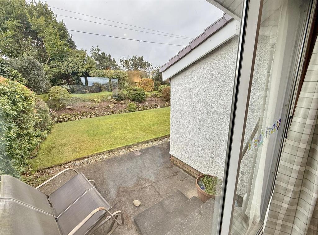 Patio doors to rear garden