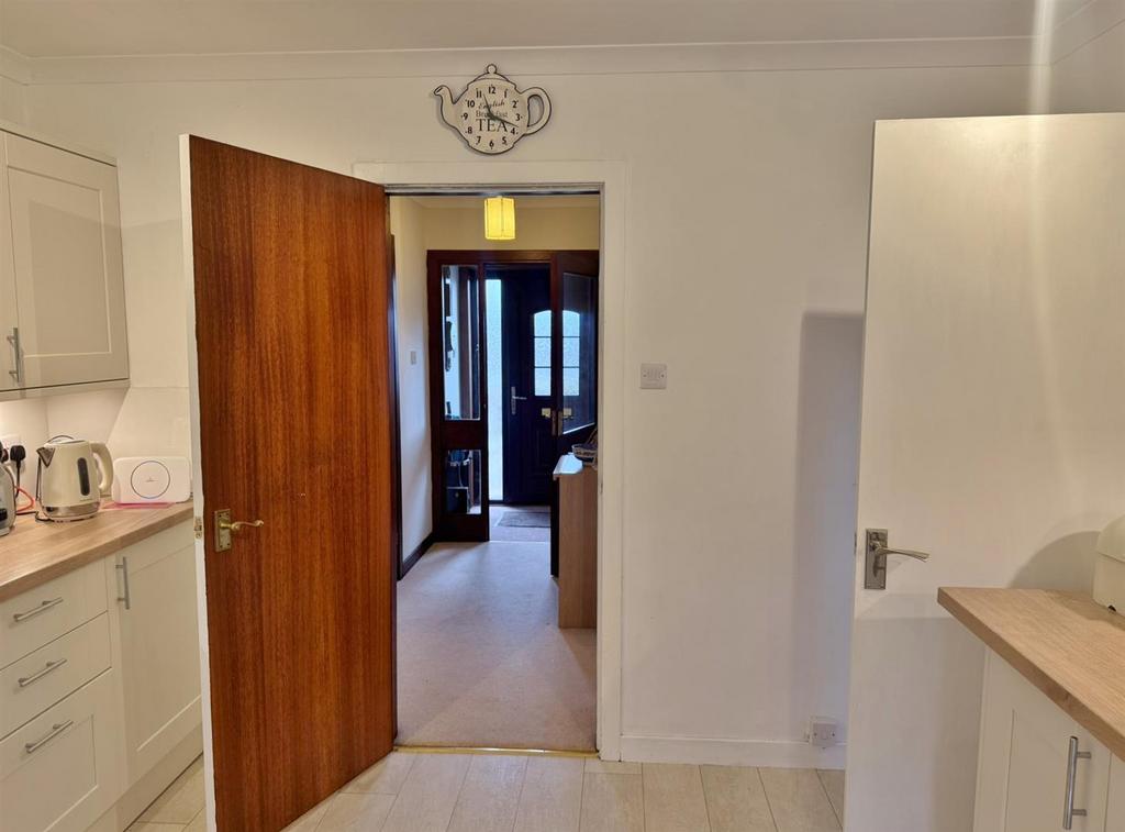 Kitchen to hallway