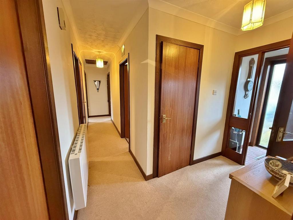 Hallway to bedrooms
