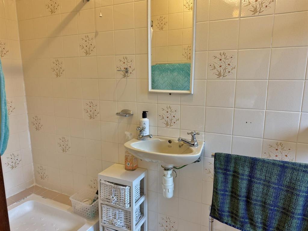 Ensuite shower room