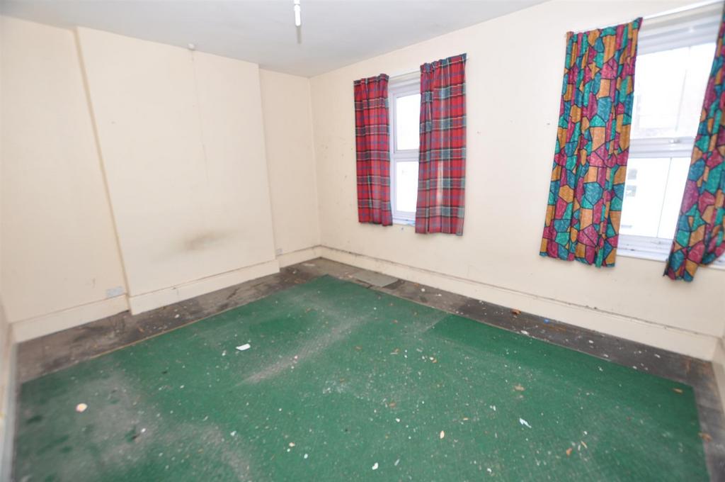 Front bedroom 2