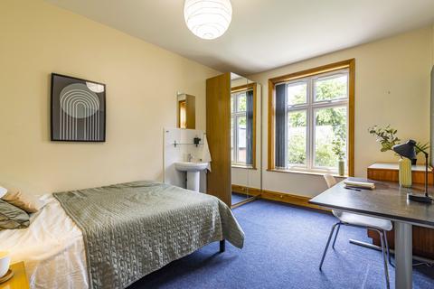 undefined, Rolleston Drive, Nottingham NG7