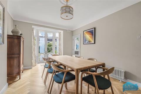 28 Leaside Avenue, London, N10 3BU