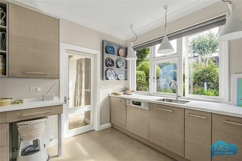 28 Leaside Avenue, London, N10 3BU