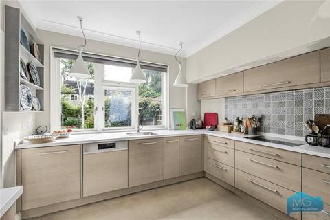 28 Leaside Avenue, London, N10 3BU