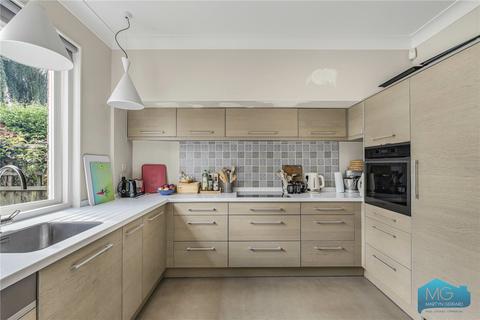 28 Leaside Avenue, London, N10 3BU