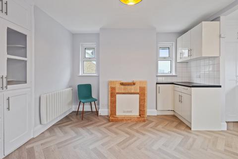 2 bedroom flat for sale, Boston Manor Road, London, TW8
