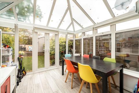 undefined, Heton Gardens, London NW4