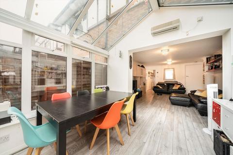 undefined, Heton Gardens, London NW4
