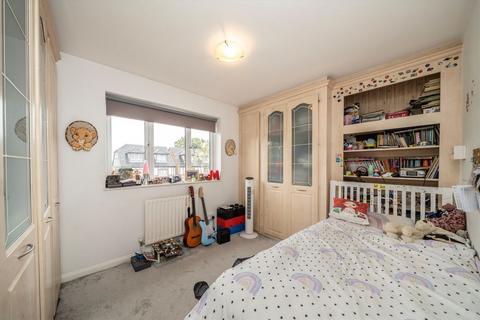 25 Heton Gardens, London, NW4 4XS