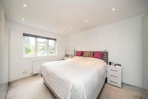 25 Heton Gardens, London, NW4 4XS