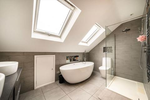 25 Heton Gardens, London, NW4 4XS