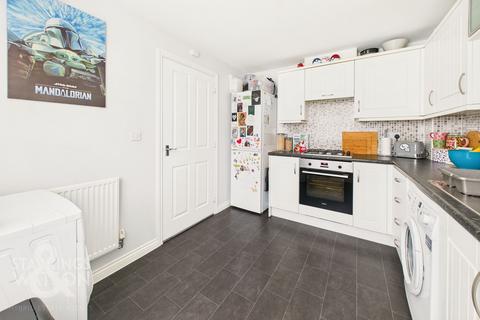 3 bedroom terraced house for sale, Redpoll Road, Queens Hill, Norwich