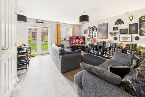 3 bedroom terraced house for sale, Redpoll Road, Queens Hill, Norwich