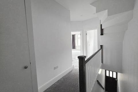 3 bedroom maisonette to rent, Doverfield Road, London SW2