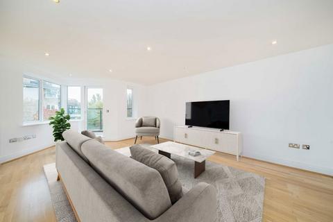 undefined, Strand Drive, Kew TW9