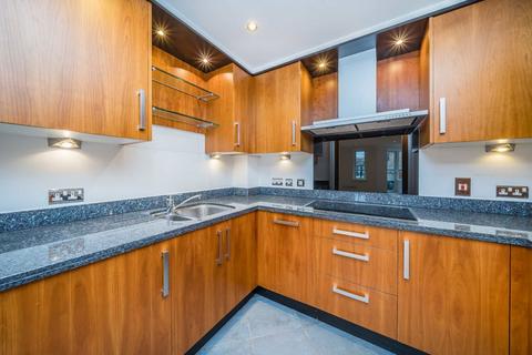 undefined, Strand Drive, Kew TW9