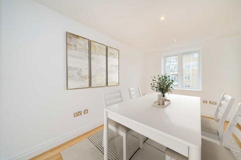 undefined, Strand Drive, Kew TW9