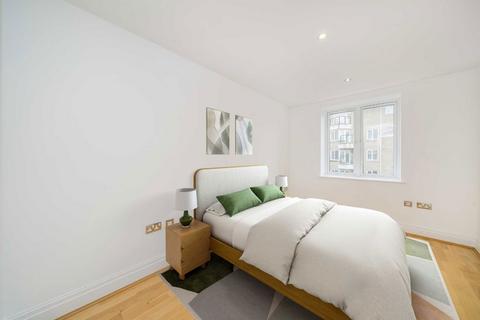 undefined, Strand Drive, Kew TW9