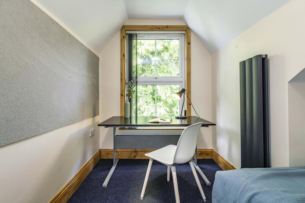 Bedroom (8)