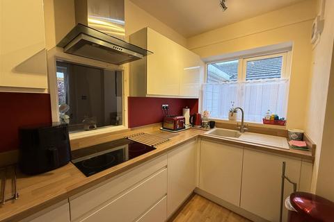 2 bedroom detached bungalow for sale, Laburnum Close, Kinver