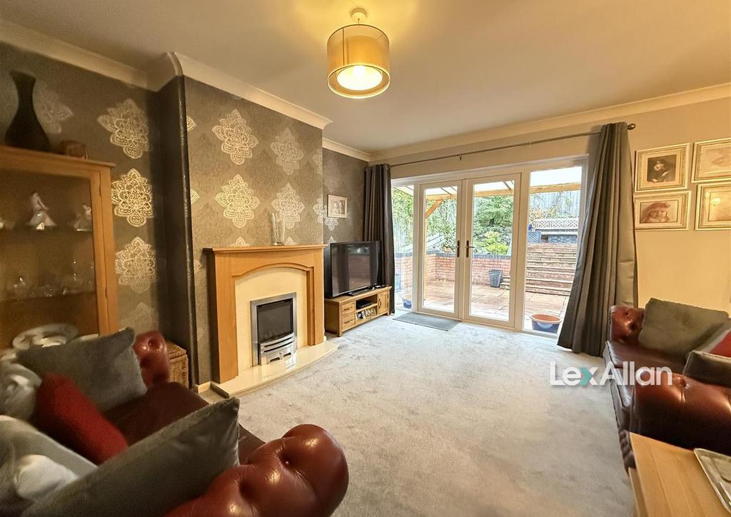 Laburnum Close Kinver Lounge 2.jpg