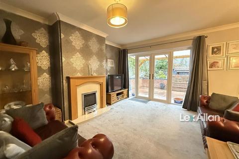 2 bedroom detached bungalow for sale, Laburnum Close, Kinver