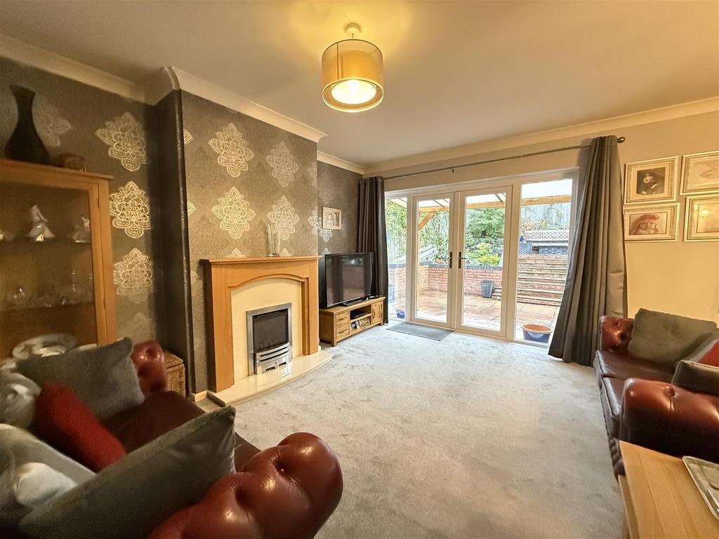 Laburnum Close Kinver Lounge 1.jpg