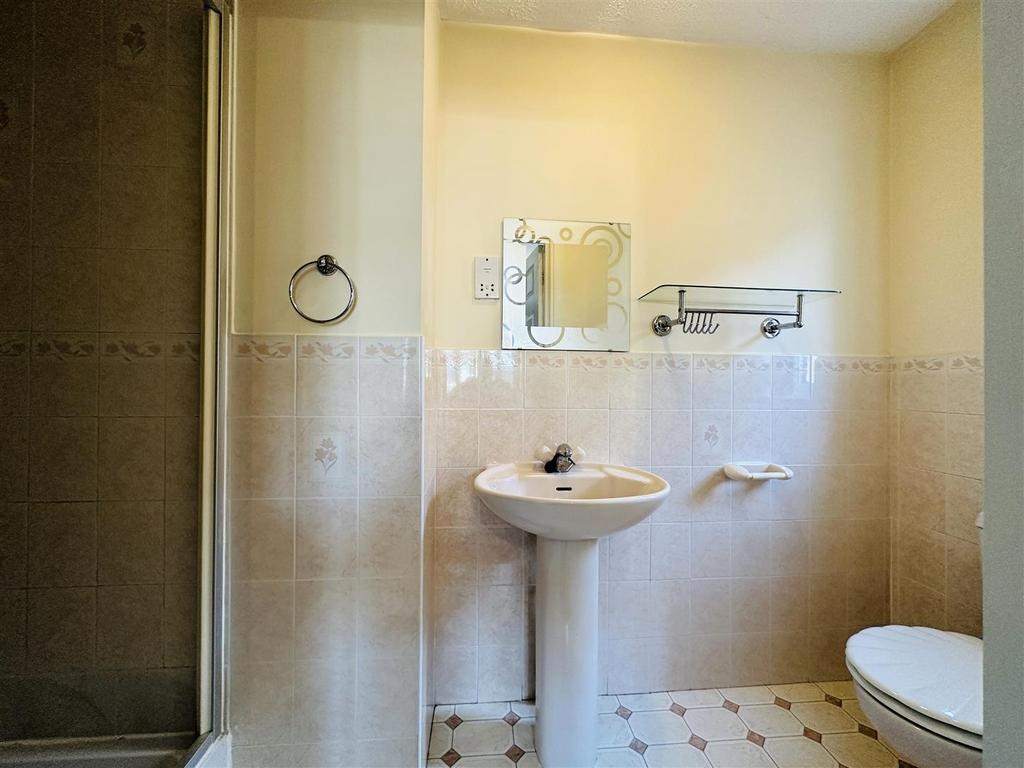 Ensuite 2.jpg