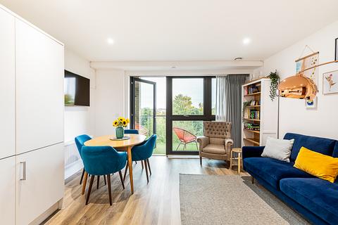 2 bedroom flat to rent, Flat ,  Osiers Road, London SW18