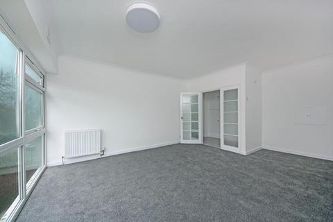 2 bedroom apartment for sale, Oak Tree Close, W5