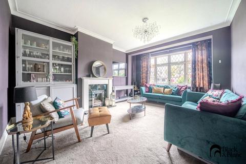 3 bedroom semi-detached house for sale, Wickham Chase, West Wickham, BR4