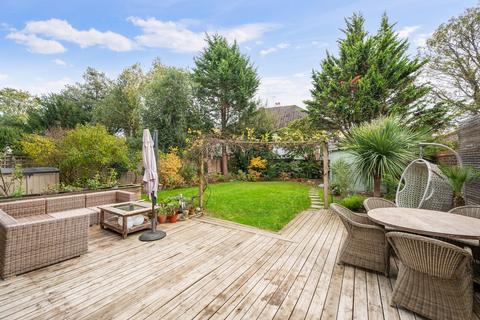 2 bedroom flat for sale, South Terrace, Surbiton KT6