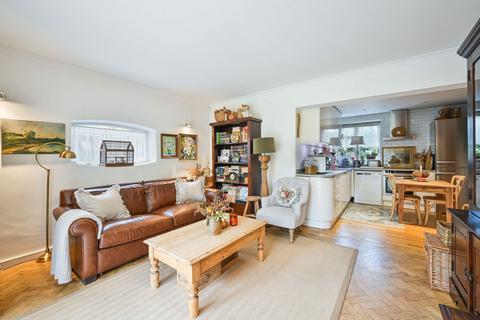 2 bedroom flat for sale, South Terrace, Surbiton KT6