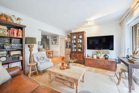 2 bedroom flat for sale, South Terrace, Surbiton KT6