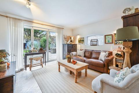 2 bedroom flat for sale, South Terrace, Surbiton KT6