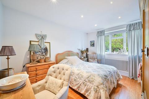 2 bedroom flat for sale, South Terrace, Surbiton KT6