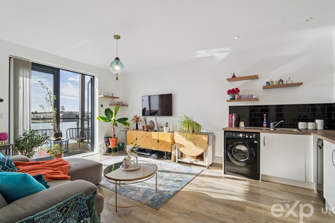 1 bedroom flat for sale, Studio Way, Borehamwood WD6