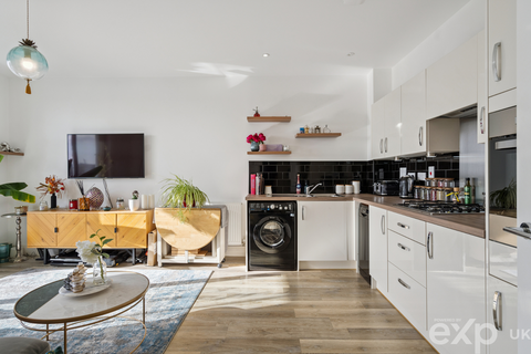 1 bedroom flat for sale, Studio Way, Borehamwood WD6