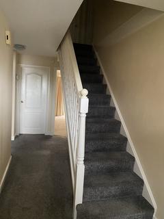 4 bedroom detached house to rent, Robsons Drive, Huddersfield HD5