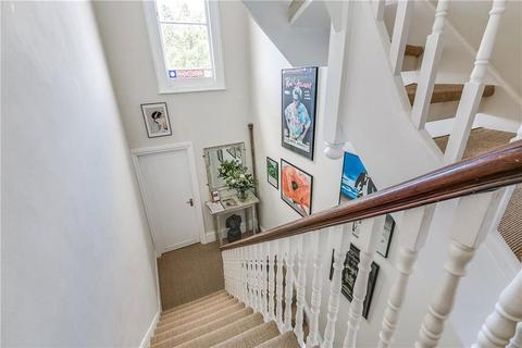 2 bedroom flat to rent, Nightingale Lane, London SW12